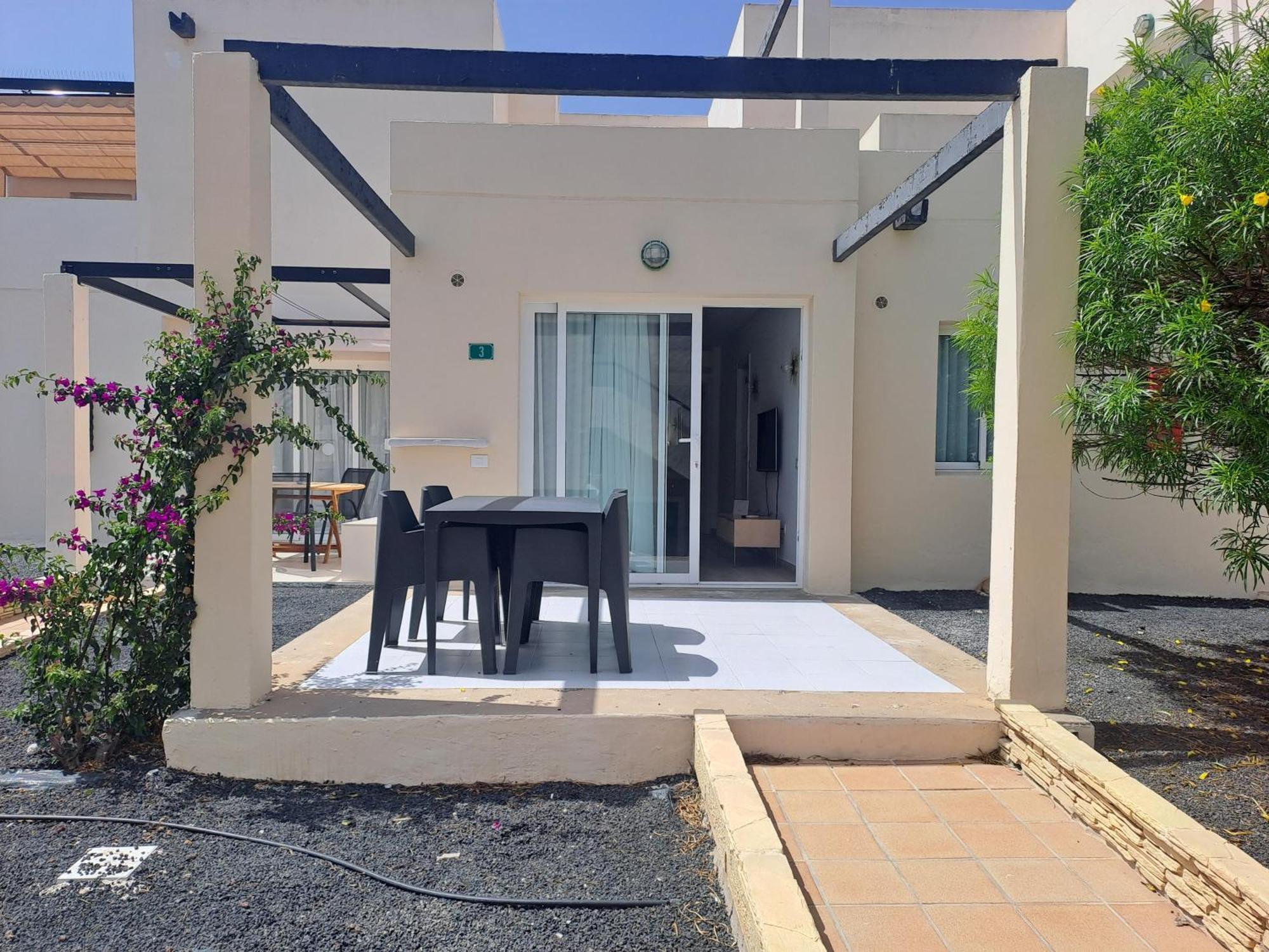 Homeforguest Apartamento Con Terraza Y Piscina En Corralejo Exterior foto