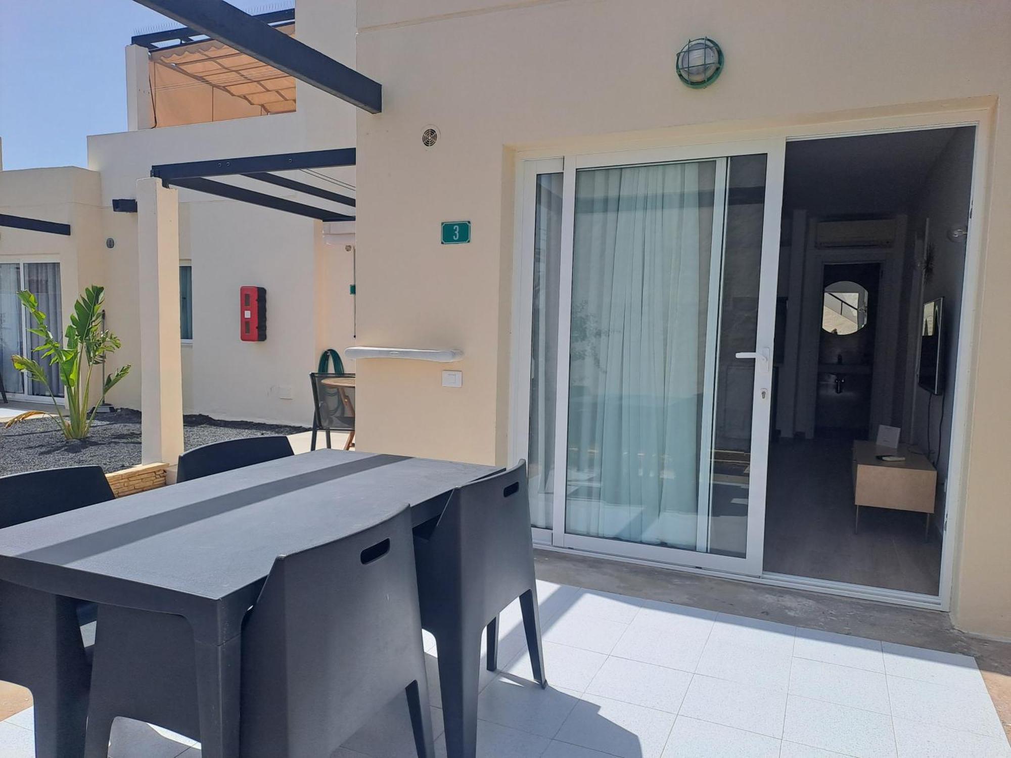 Homeforguest Apartamento Con Terraza Y Piscina En Corralejo Exterior foto